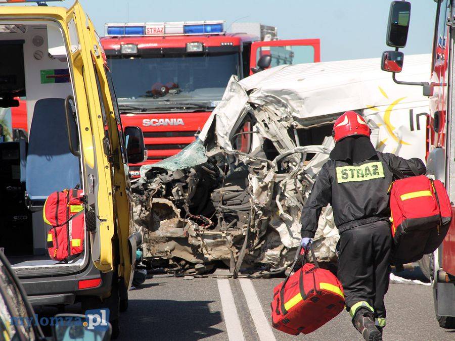 Wypadek na trasie Ostrołęka - Łomża. Jedna osoba w szpitalu [FOTO]