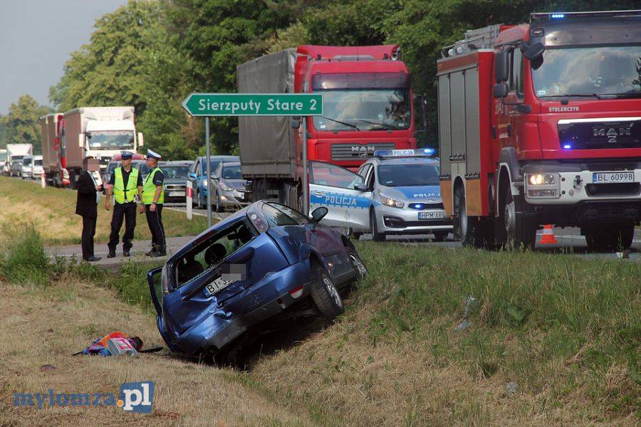 Trzy osoby w szpitalu. Zablokowana droga na Ostrołękę [FOTO]