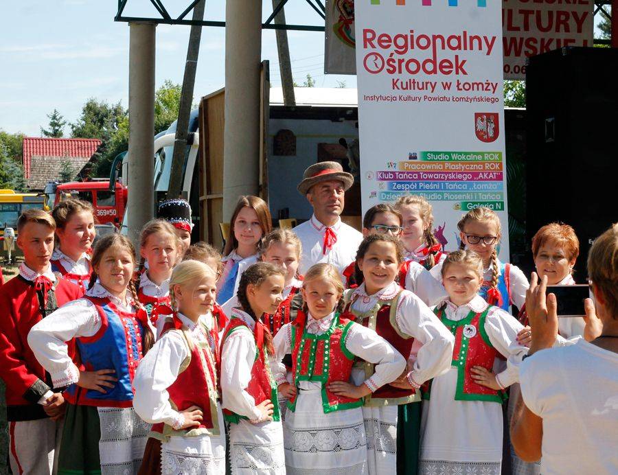 Koncert kurpiowskich artystów na scenie w Nowogrodzie [VIDEO i FOTO]