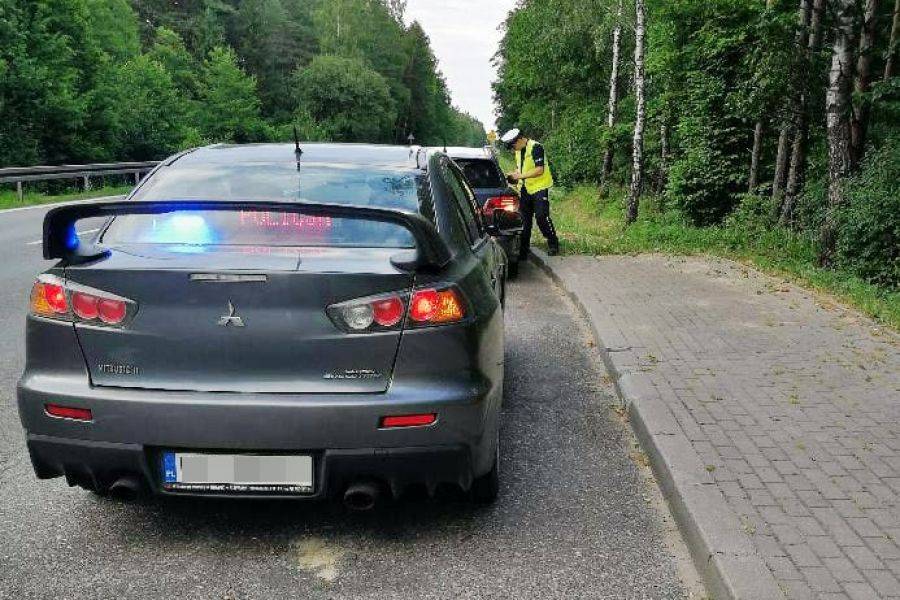 Jeden dzień i kilkadziesiąt przypadków przekroczenia prędkości na DK61[FOTO]