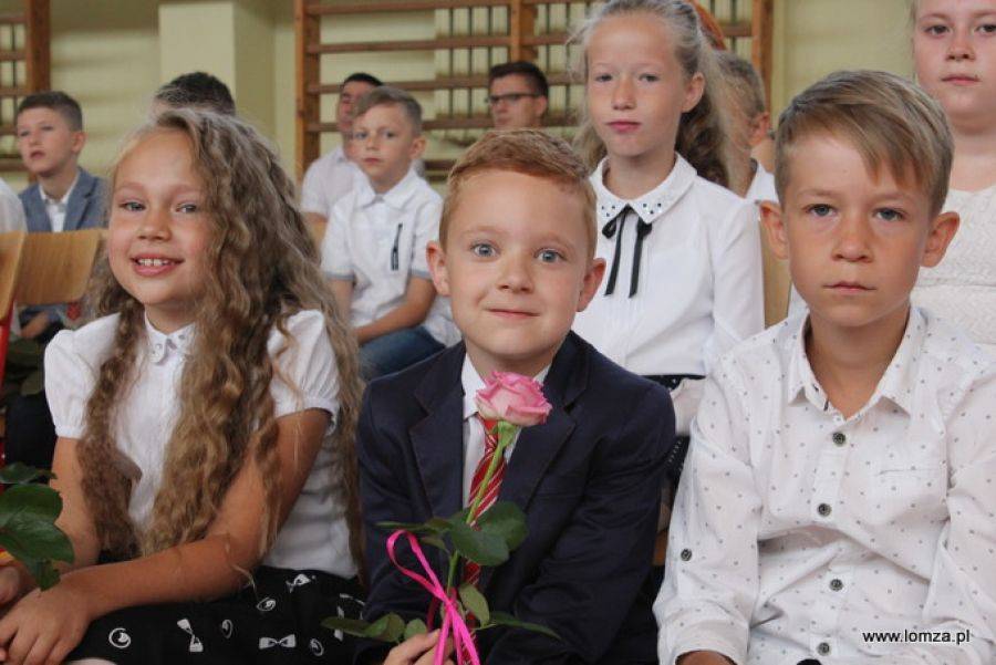 Uczniowie odebrali świadectwa [FOTO]