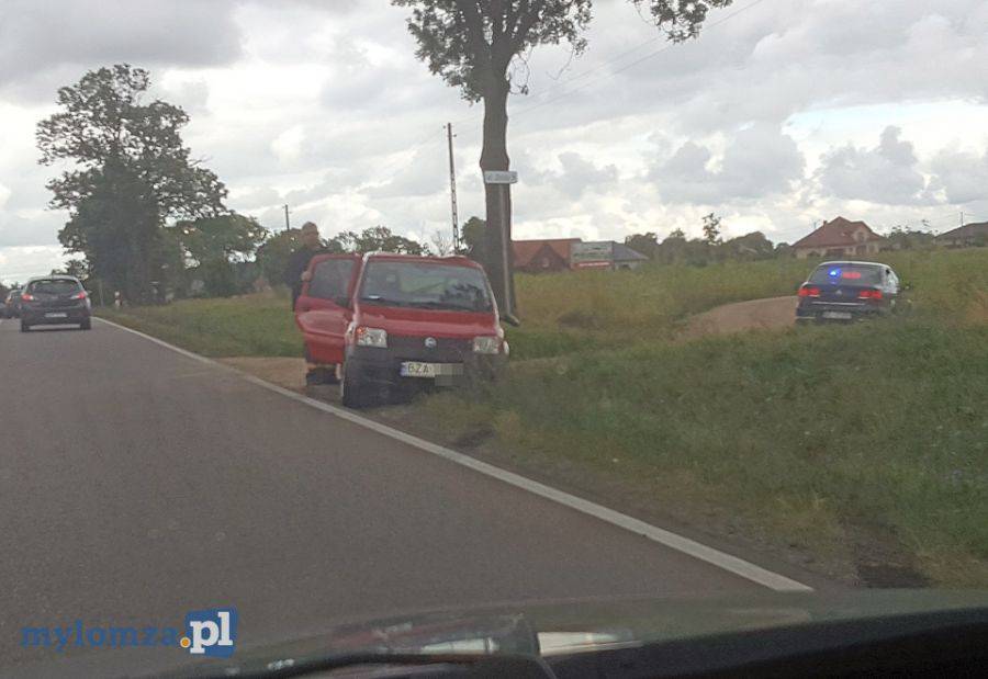 Sprawca dachowania na trasie Łomża - Zambrów poszukiwany