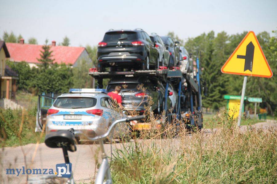 Rowerzysta zjechał pod tira [FOTO]