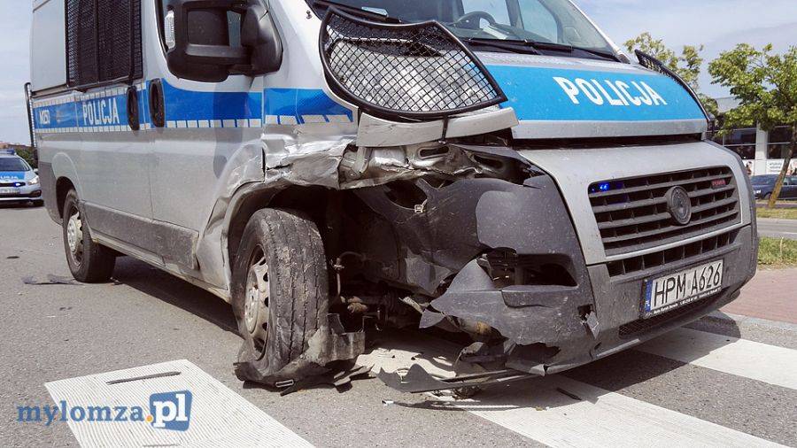 Dwie kolizje, dwa mandaty... dla dwóch policjantów