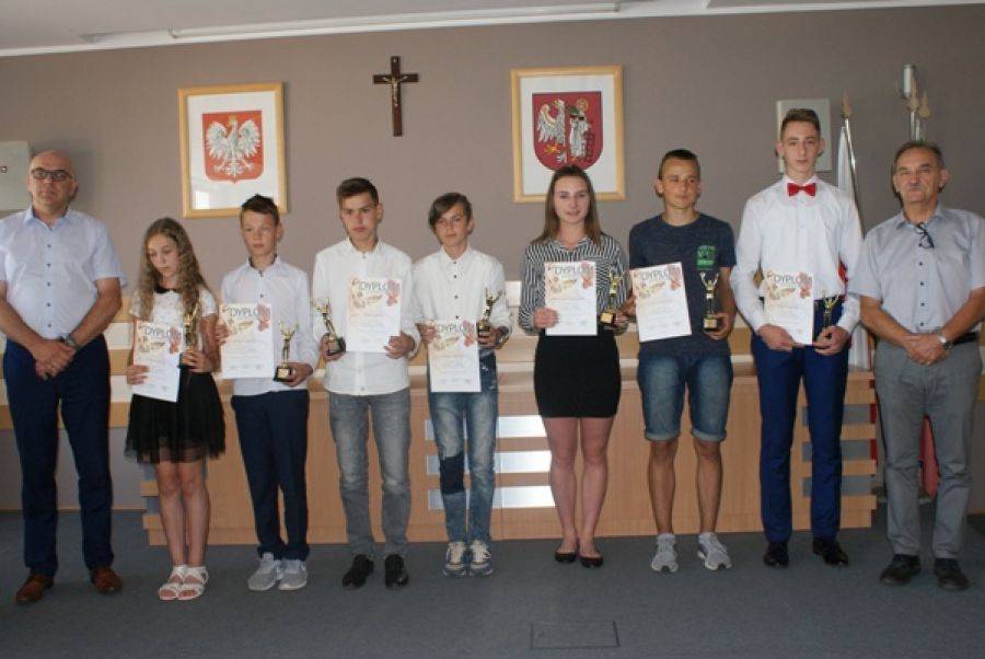 Starostwo wyróżniło młodych sportowców [FOTO]