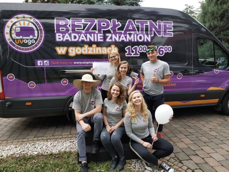 Wyprzedź czerniaka - wpadnij dziś do RakTRACKA w Łomży na bezpłatne badanie znamion!