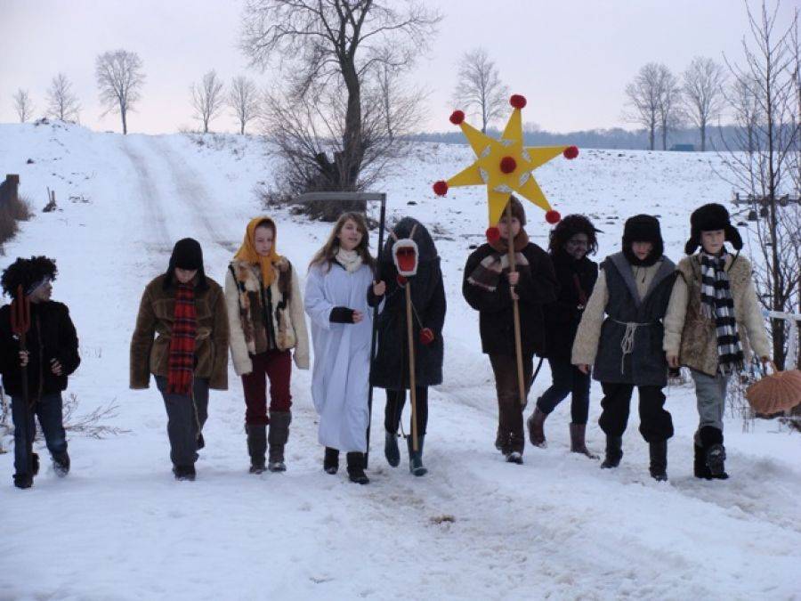 Mieszkańców odwiedziły diabły i anioły- galeria FOTO