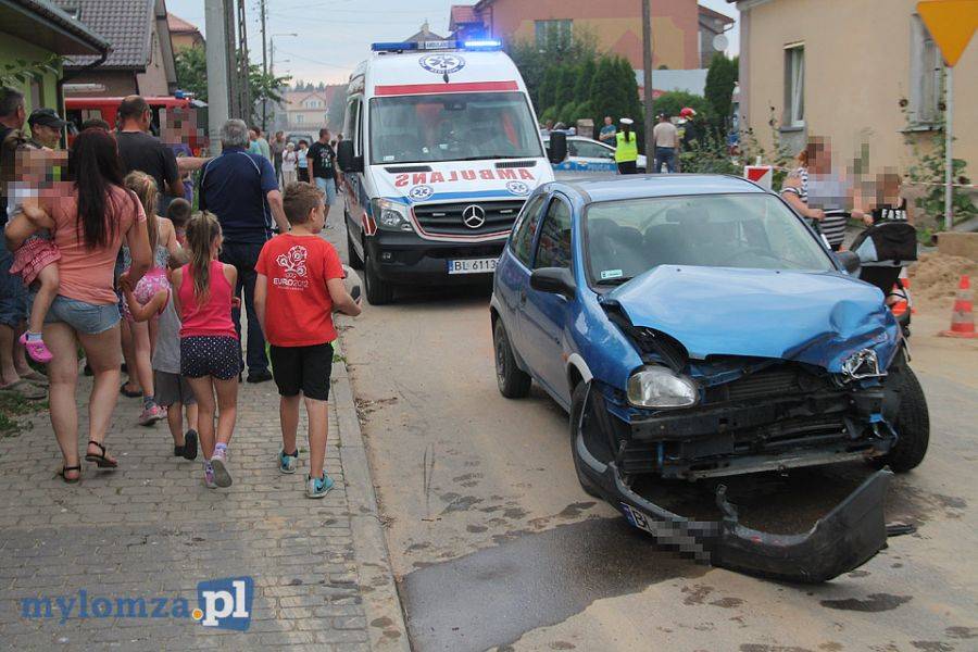 Wypadek na skrzyżowaniu w Jedwabnem. Dwie osoby w szpitalu