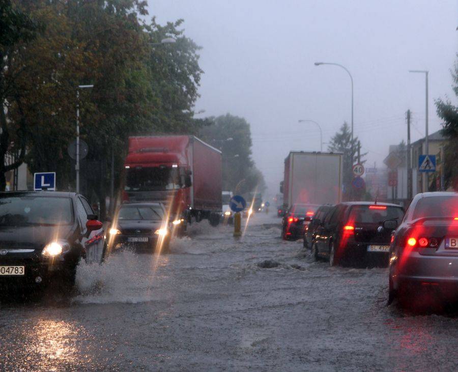 Łomża: Krótka ulewa narobiła dużo szkód [VIDEO i FOTO]