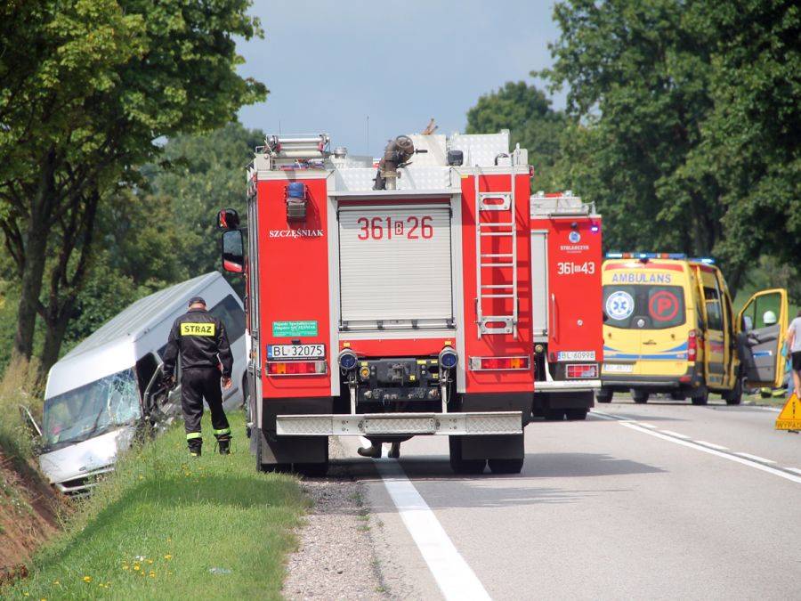 Wypadek za Marianowem. Trzy osoby w szpitalu [FOTO]