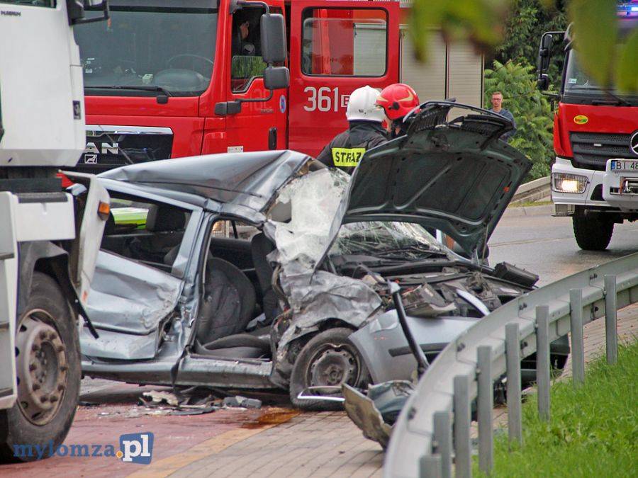 Cztery osoby ranne po wypadku przed mostem Hubala [FOTO]