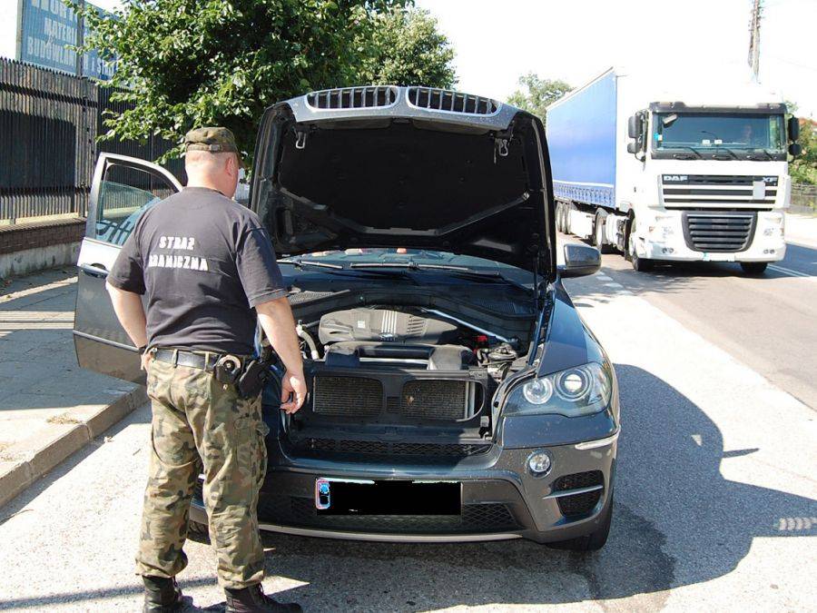 Bezpaństwowiec i Uzbekistanka w kradzionym bmw x5