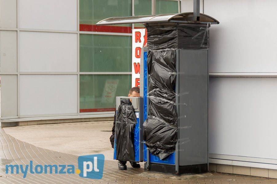 Za pomocą haka i liny wyrywali bankomaty z podłoża