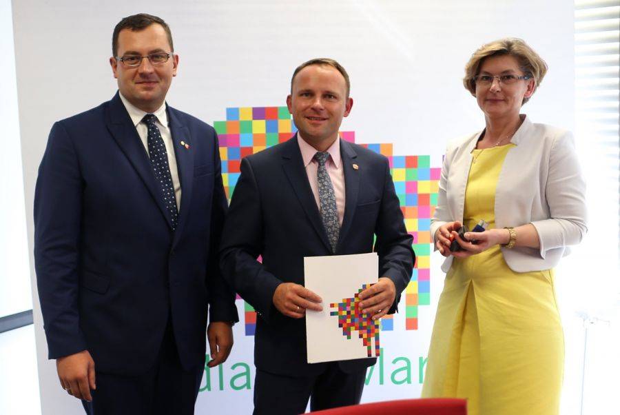 Gminy Łomża i Jedwabne uzyskały dotacje na remont szkoły i świetlicy [FOTO]
