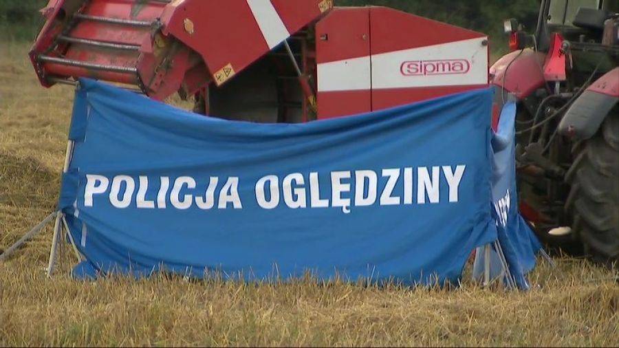Ciągnik z belarką przejechał mężczyznę
