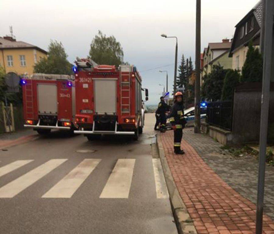 Pijani wjechali w ogrodzenie [FOTO]