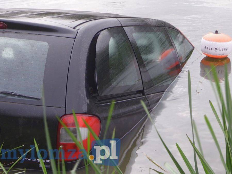Zatopione auto już na lądzie [VIDEO i FOTO]