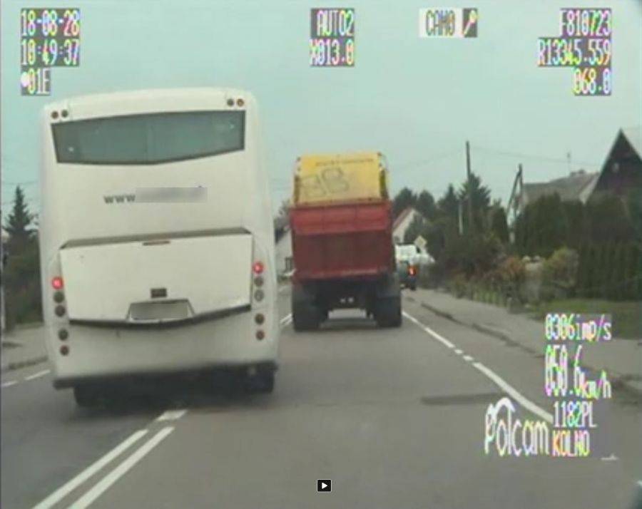 Kierowca autobusu na podwójnej ciągłej