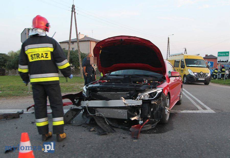 Kolizja na niebezpiecznym skrzyżowaniu [FOTO]