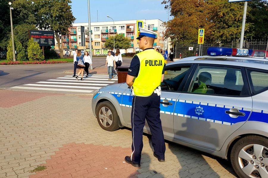 Bezpieczna droga do szkoły z łomżyńskimi policjantami [VIDEO i FOTO]