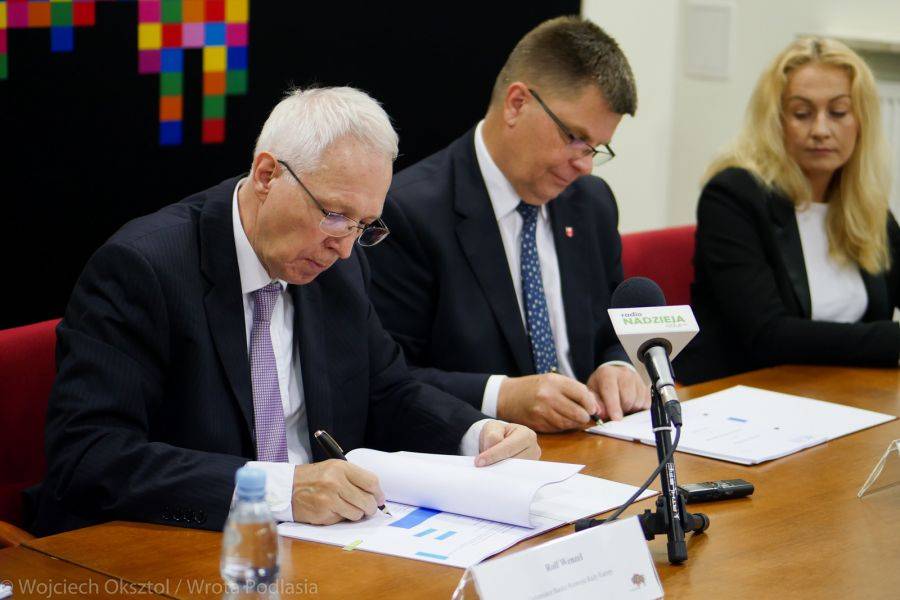 Samorząd województwa podpisał umowę z CEB na 280 mln zł