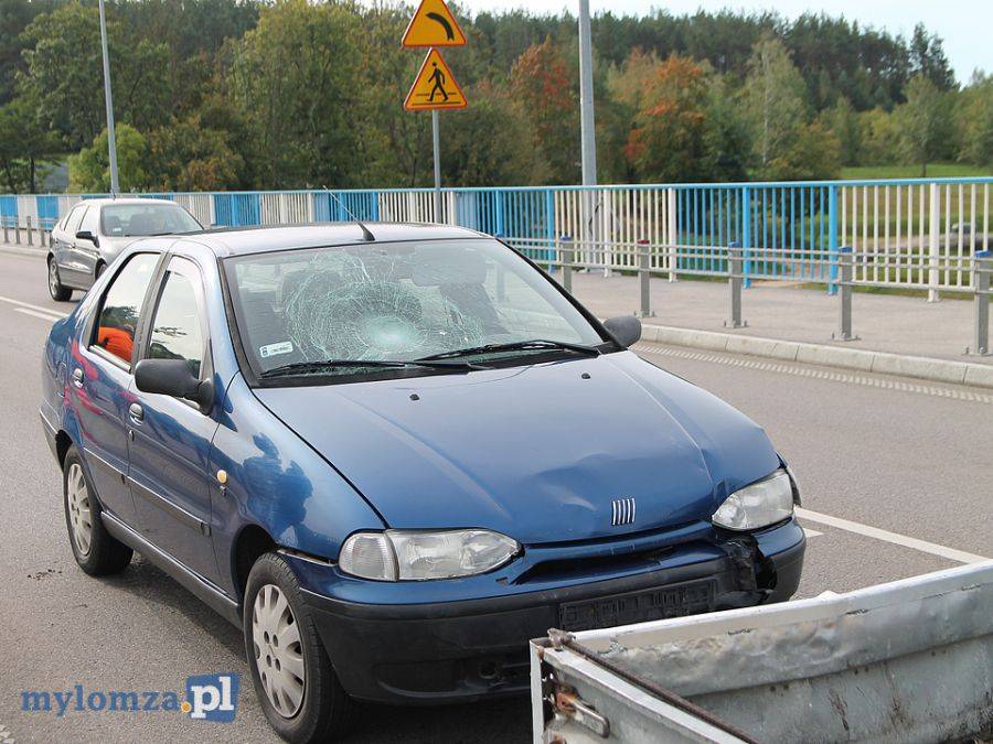 Na moście w Nowogrodzie doszło do potrącenia [FOTO]