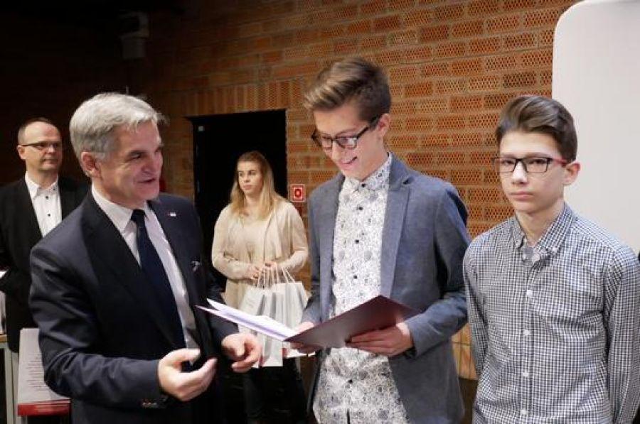 Wyjątkowi uczniowie otrzymają stypendia od Zarządu Województwa Podlaskiego
