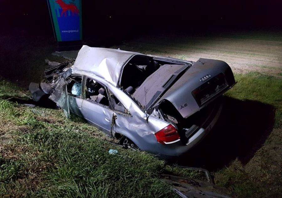 Pijany kierowca rozbił Audi [FOTO]