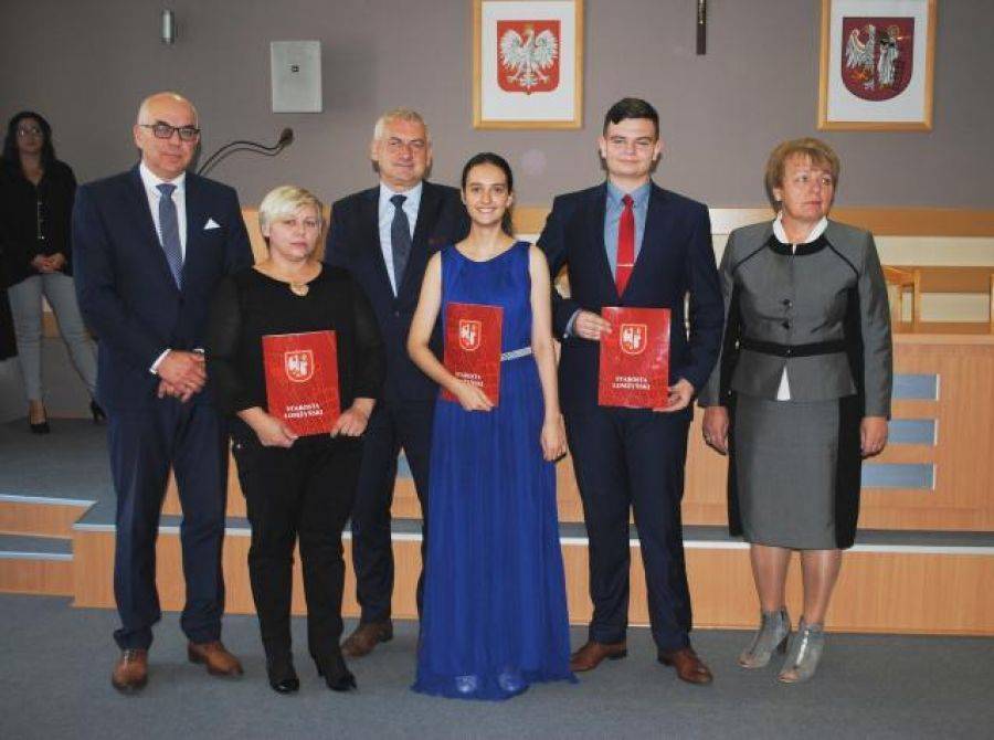 Wręczono nagrody i stypendia Starosty Łomżyńskiego [FOTO]