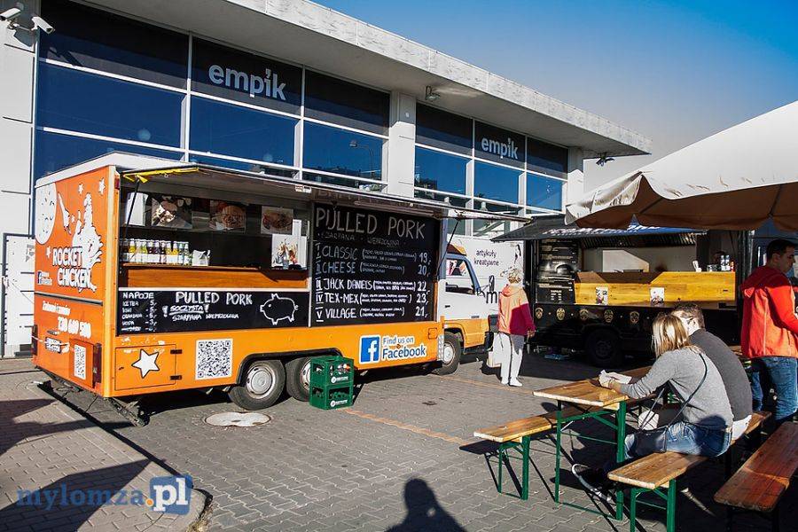 Kulinarna podróż przez kontynenty! Foodtrucki opanowały Łomżę [FOTO] 