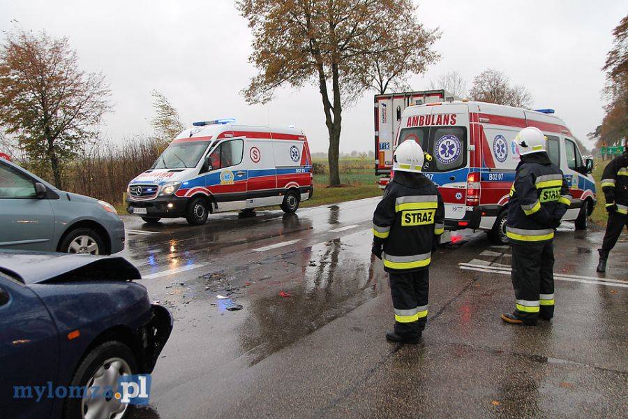Zderzenie na DK63. Dwie osoby w szpitalu [FOTO]