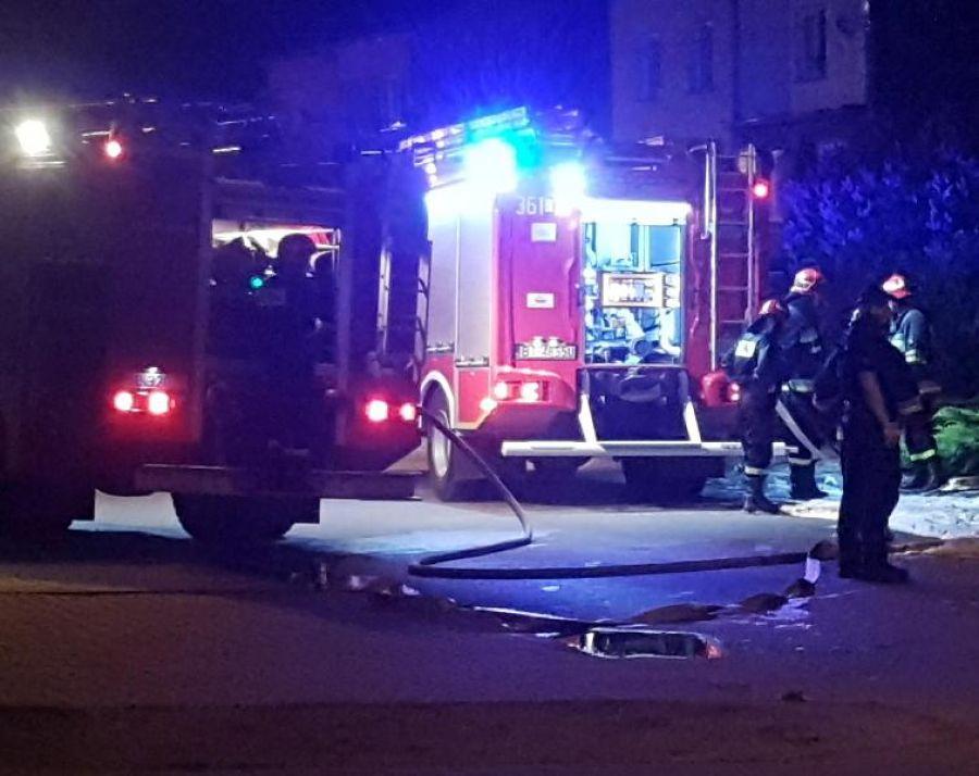 Nocny pożar samochodu