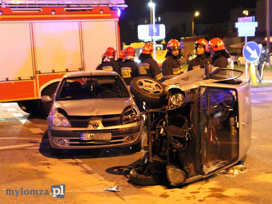 Auto na boku! Wypadek na Piłsudskiego [FOTO]