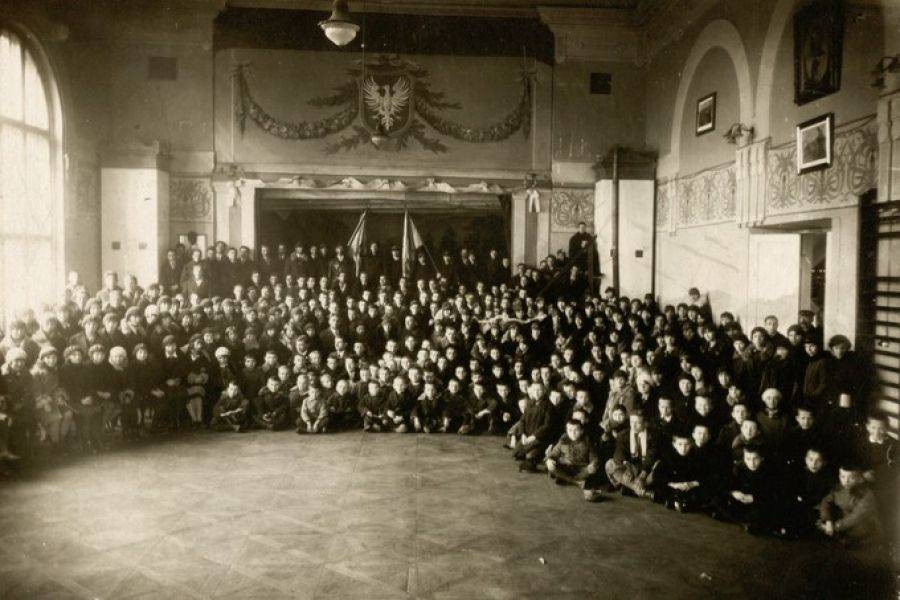 Aula przy I L.O. odzyska blask. Będzie jak przed wojną- galeria FOTO