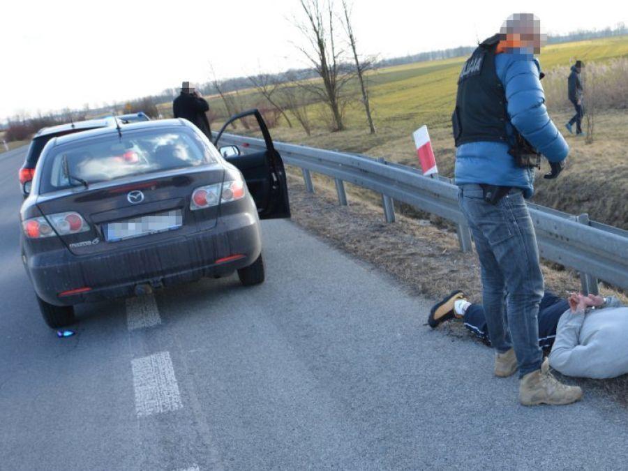 Nie zatrzymał się do kontroli. Był pijany i poszukiwany