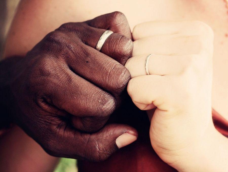 Bigamia podczas egzotycznych wakacji? 