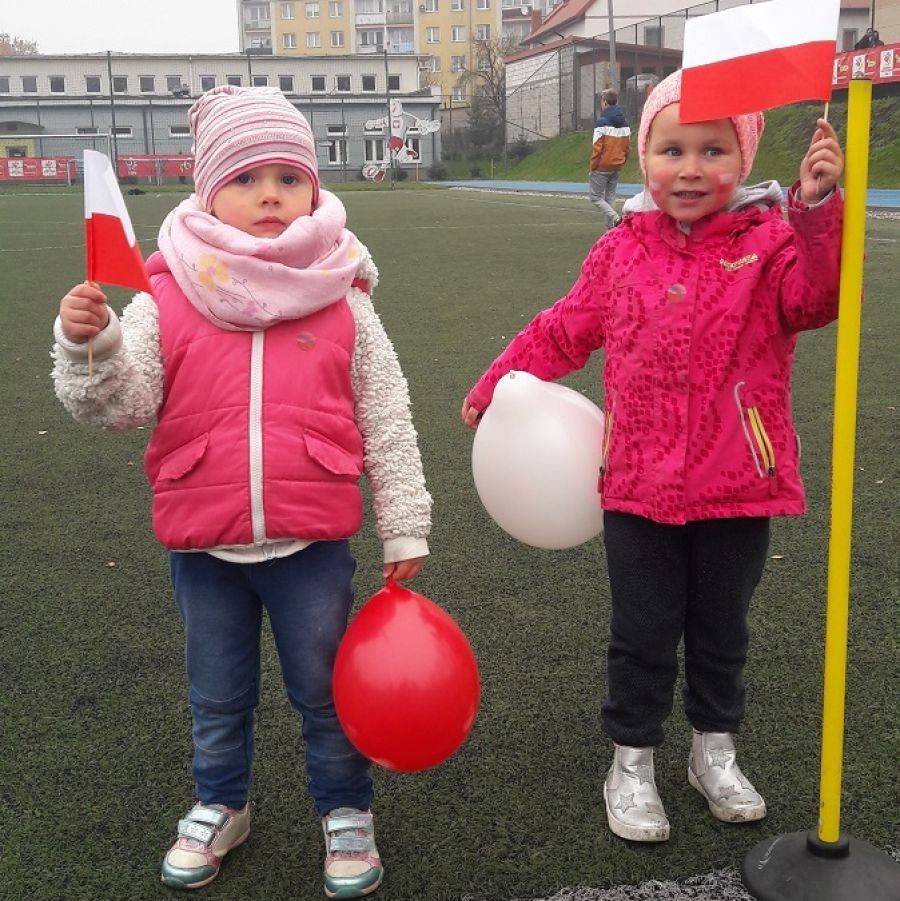 Bieg Stulecia z flagą Polski w ręku na Orliku [FOTO]