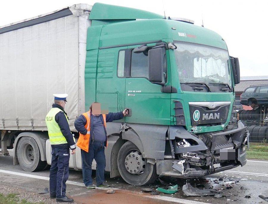 Kolizja na DK61. Utrudnienia w ruchu [FOTO]