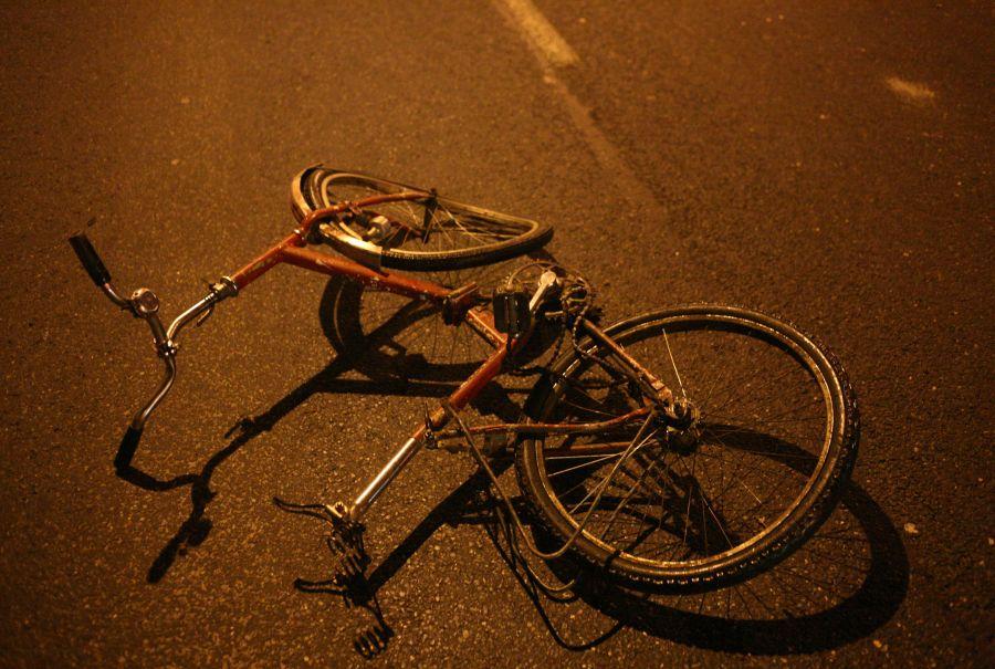 Rowerzysta zderzył się z autem. Był pod wpływem alkoholu