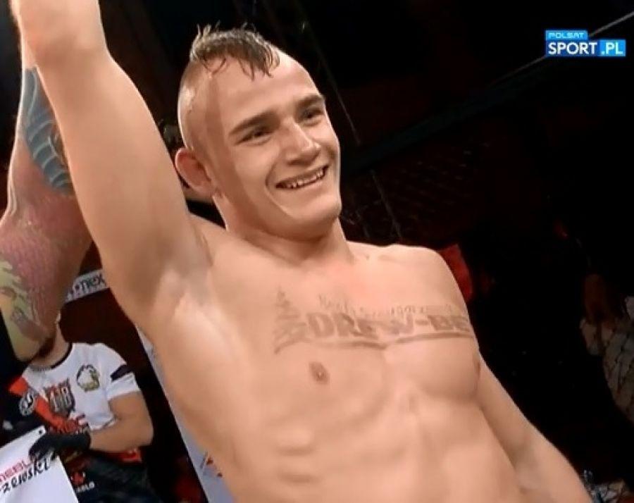 Patryk Surdyn mistrzem Armia Fight Night [VIDEO]