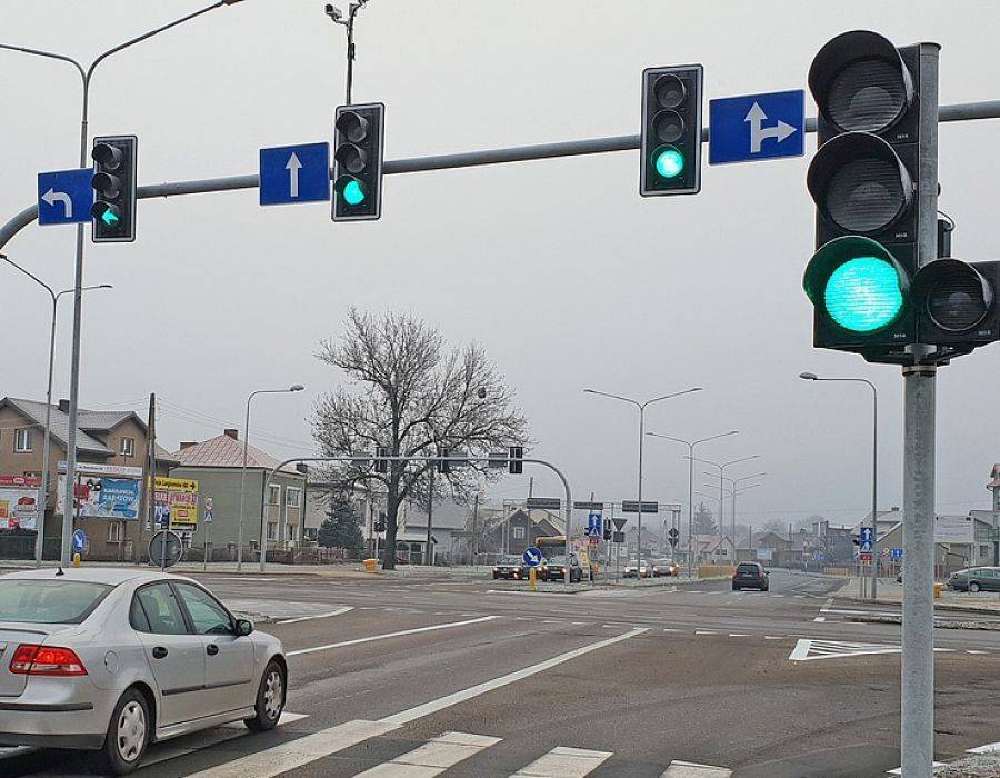 Bezkolizyjnie na skrzyżowaniu ulic Sikorskiego i Wojska Polskiego [FOTO]