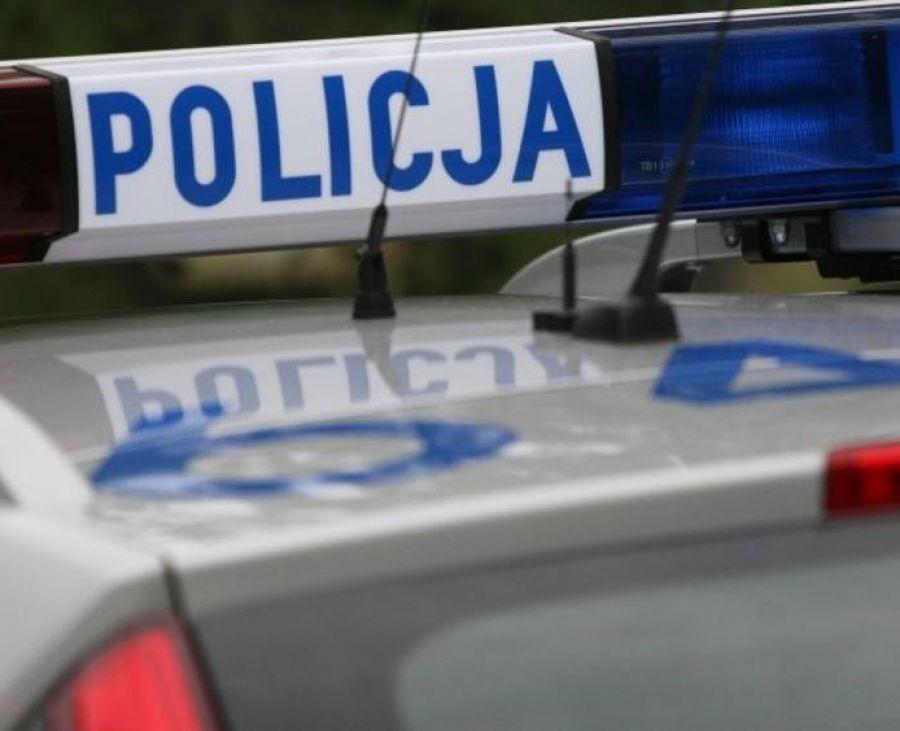 Spał za kierownicą na środku drogi... 