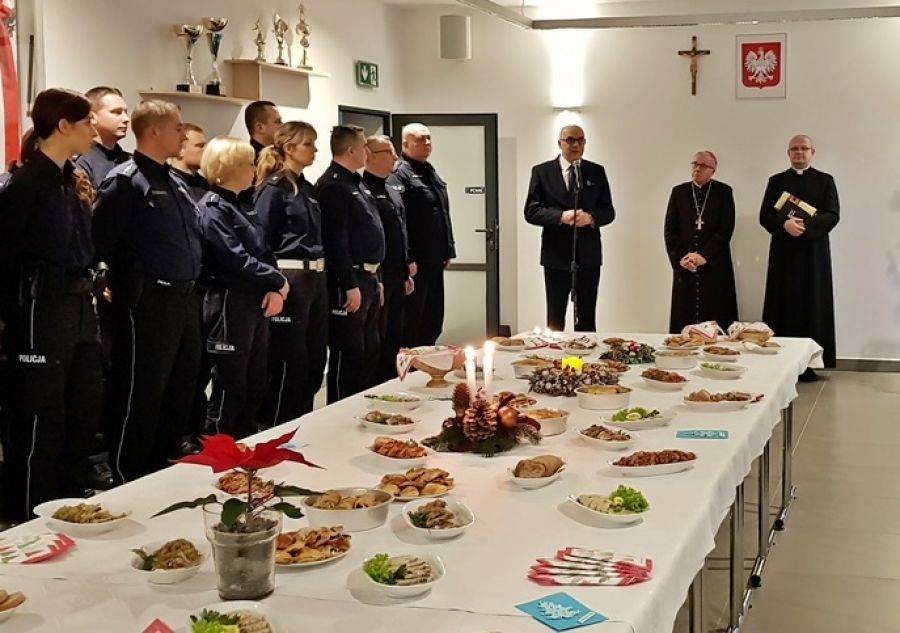 Policjanci podzielili się opłatkiem [FOTO]