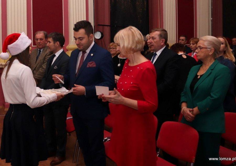 Pracownicy oświaty podzielili się opłatkiem [FOTO]