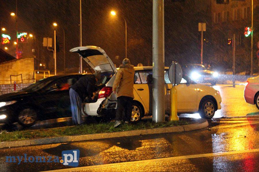 Przejechał na czerwonym i spowodował wypadek [FOTO]
