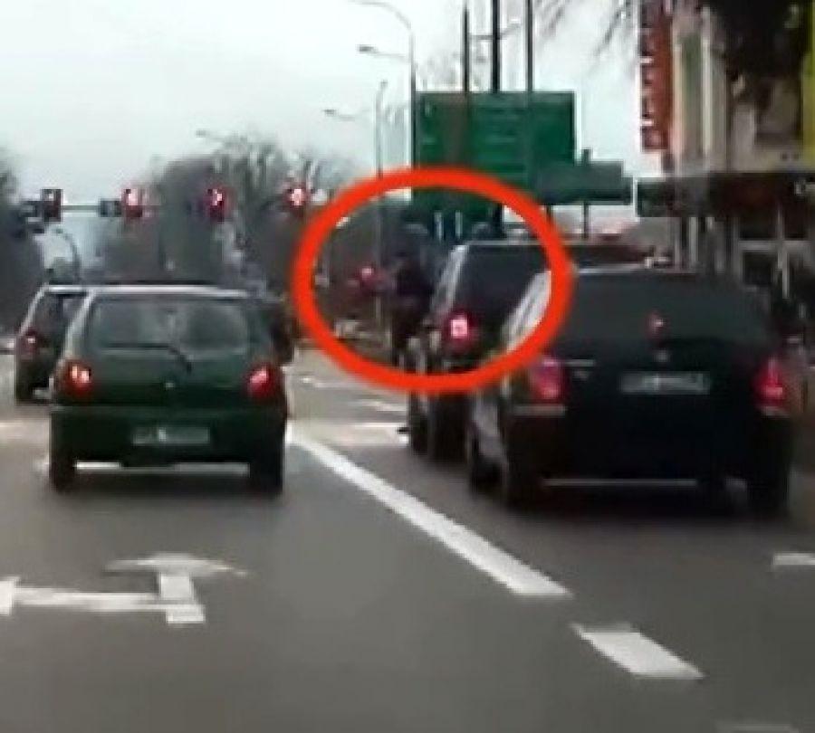 Nieostrożne zachowania kierowców na ulicach Łomży [VIDEO]
