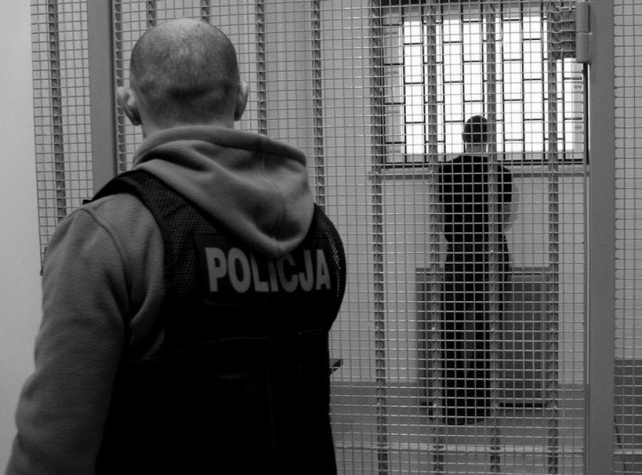 Pijany 20-latek kopał w zaparkowane samochody