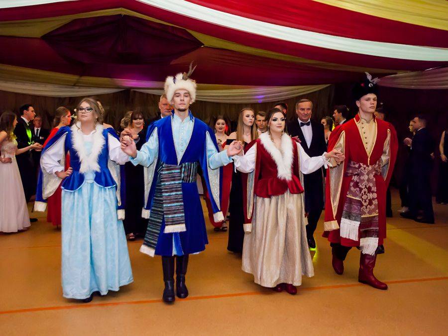 Ekonomik: Pierwszy polonez studniówkowy 2019 już za nami [FOTO]