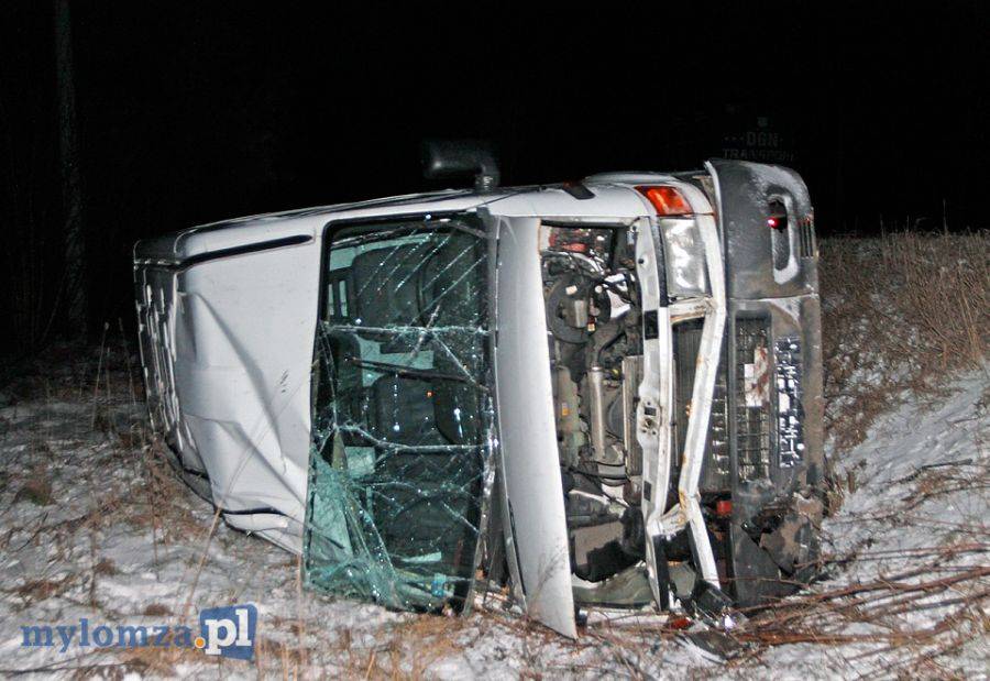 Bus w rowie. Bardzo trudne warunki również w regionie [FOTO]