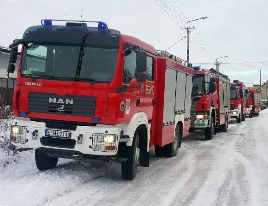 Ewakuacja w szkole w Nowogrodzie. Uczennica rozpyliła gaz [FOTO]